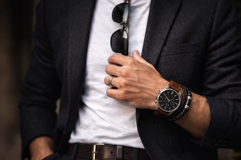 Homem usando acessório Acessório masculino - Homem 360